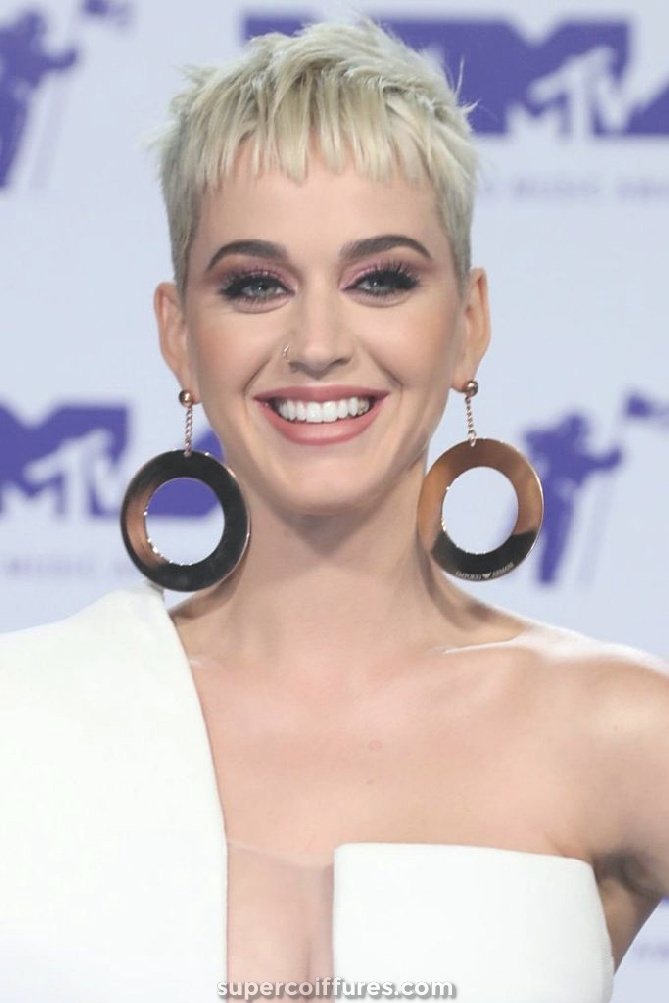 18 coiffures Katy Perry Une inspiration à copier cette année