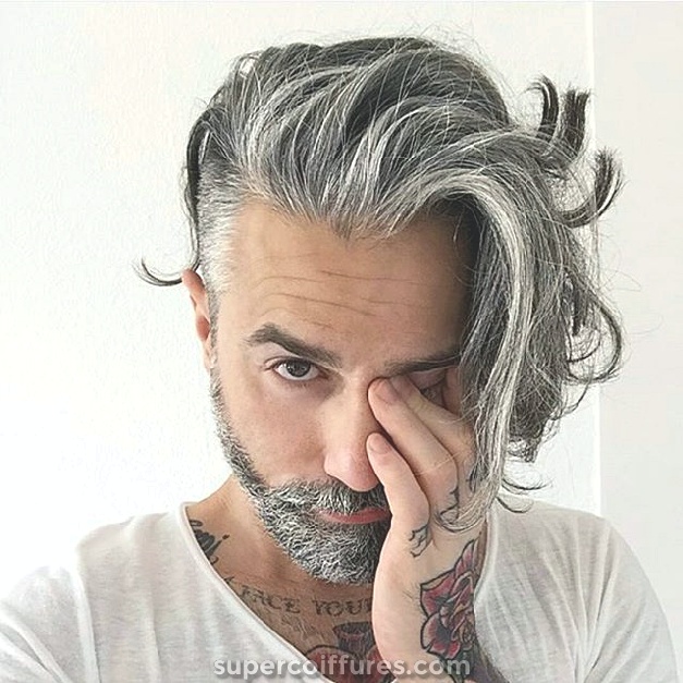 15 coiffures pour les hommes plus âgés pour paraître plus jeune