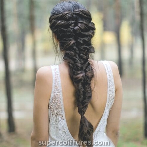 50 coiffures de mariage inoubliables pour cheveux longs