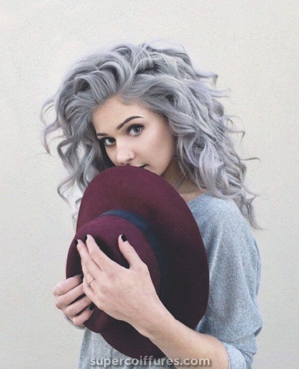 20 coiffures grises les plus chaudes pour les femmes les plus cool