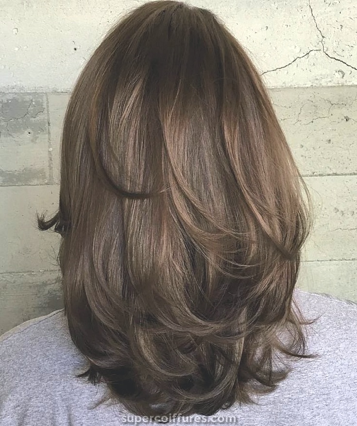 15 coiffures longues pour des cheveux épais à l'air attrayant