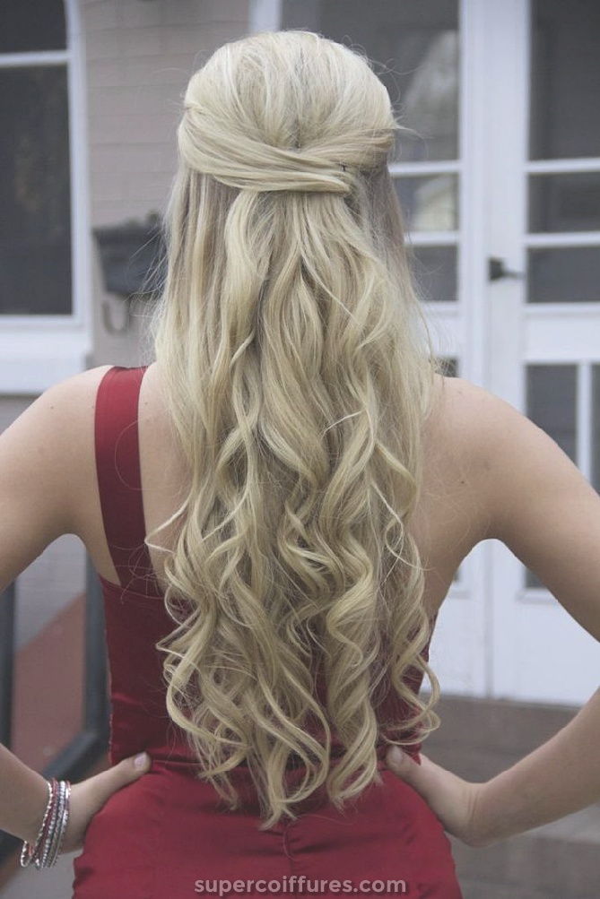 15 coiffures Homecoming pour les cheveux longs pour glam votre look