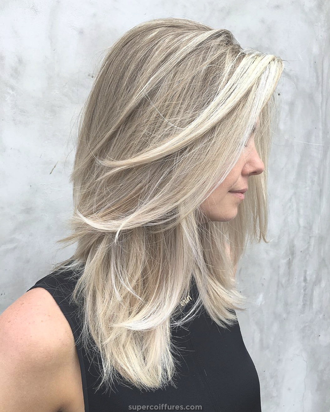 30 coiffures blonde moyenne pour les femmes - Go Bold And Blonde