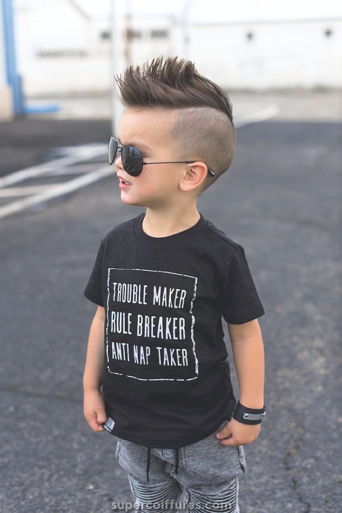 45 Coupes de cheveux garçon Toddler pour look mignon et adorable