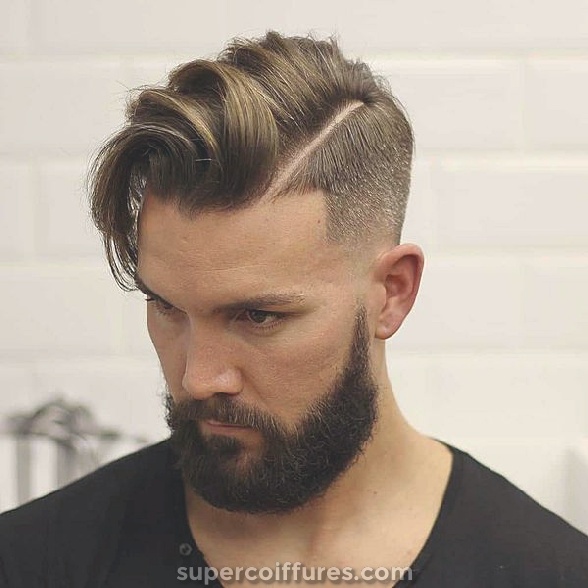 Peigne sur la coiffure pour hommes