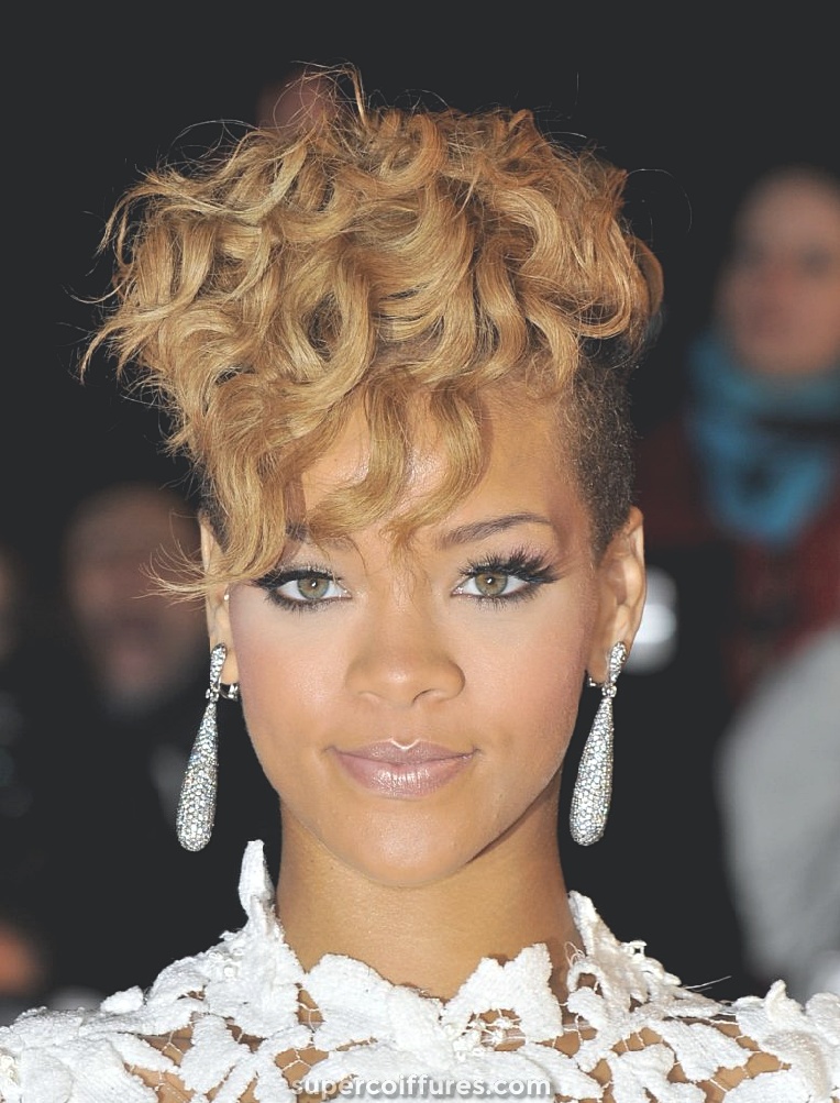 Coiffures Rihanna - 32 meilleurs looks capillaires Rihanna de tous les temps