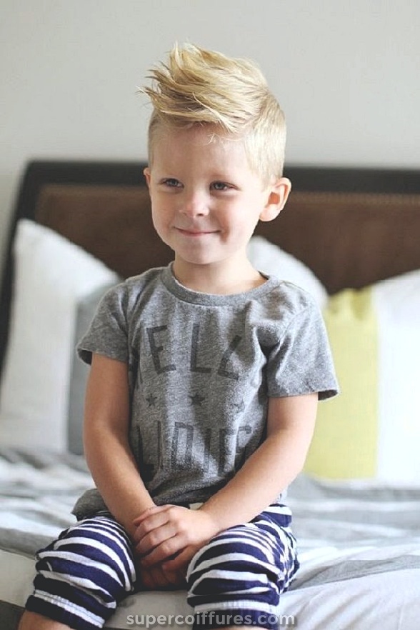 45 Coupes de cheveux garçon Toddler pour look mignon et adorable