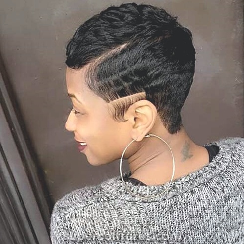 50 splendides coiffures courtes pour les femmes noires