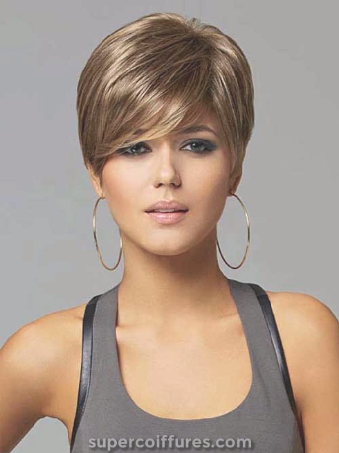 30 meilleures coiffures courtes pour les belles femmes