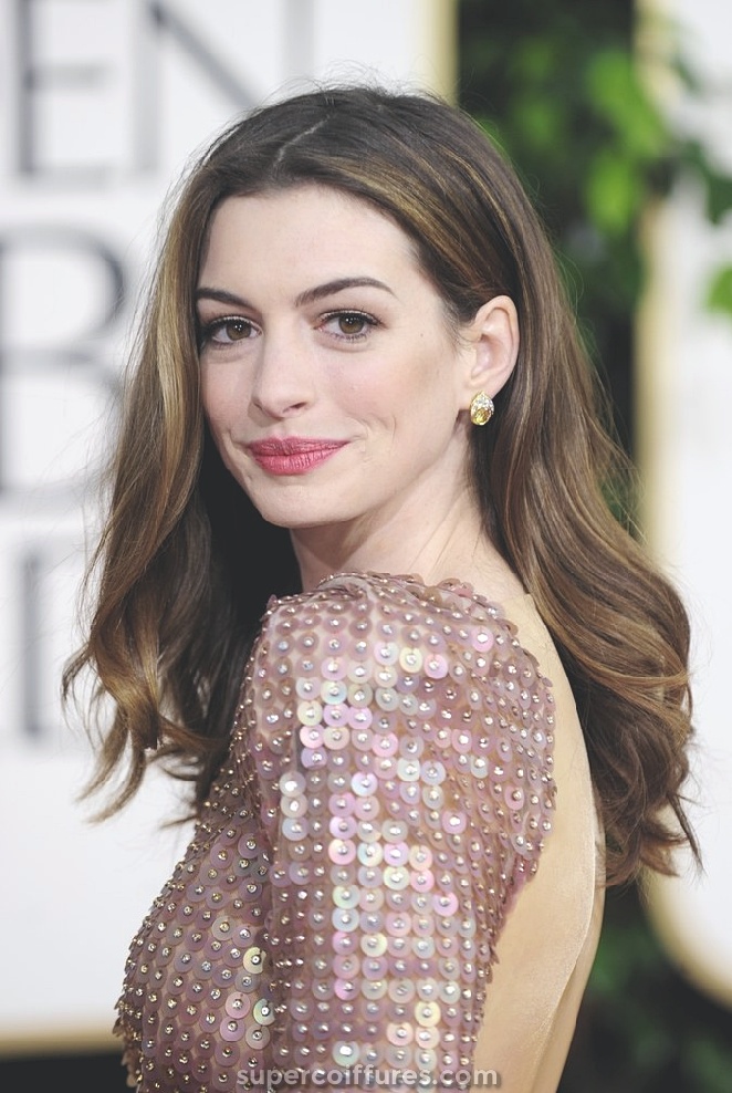 Coupe de cheveux d'Anne Hathaway - 35 looks de cheveux élégants d'Anne Hathaway