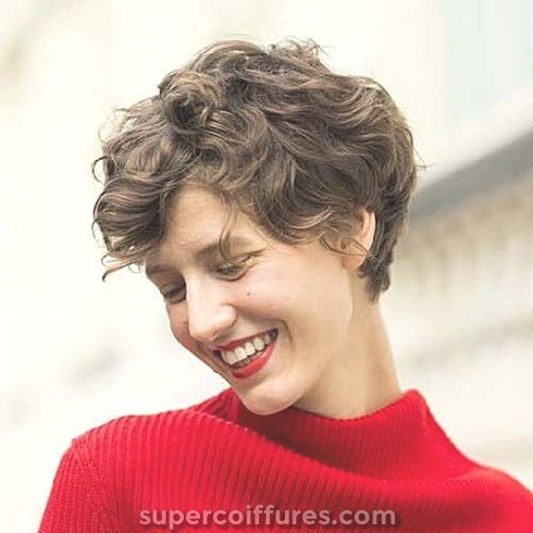50 meilleures idées Curly Pixie Cut qui flatte la forme de votre visage