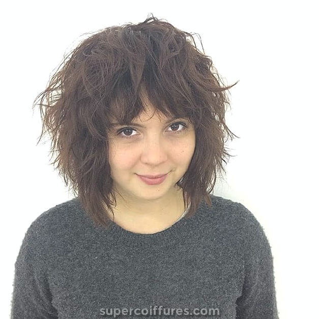 50 coiffures fabuleuses pour les visages ronds pour améliorer votre style