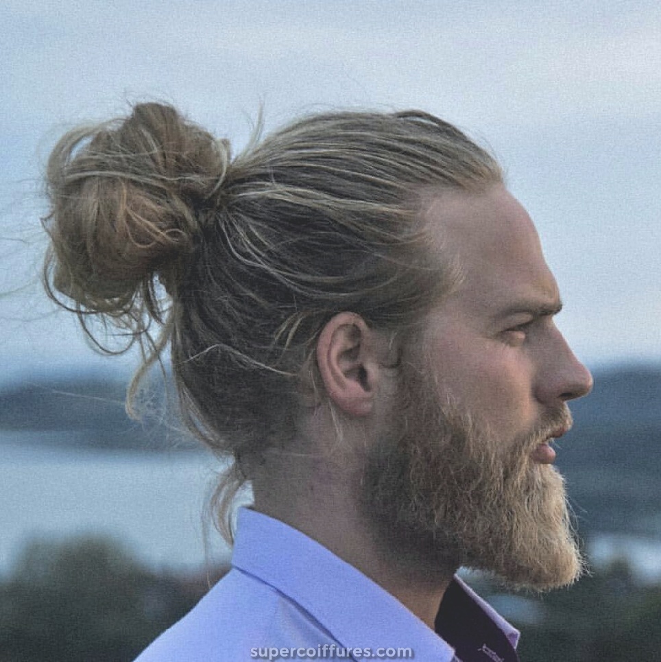 20 coiffures blondes pour les hommes à l'air impressionnant