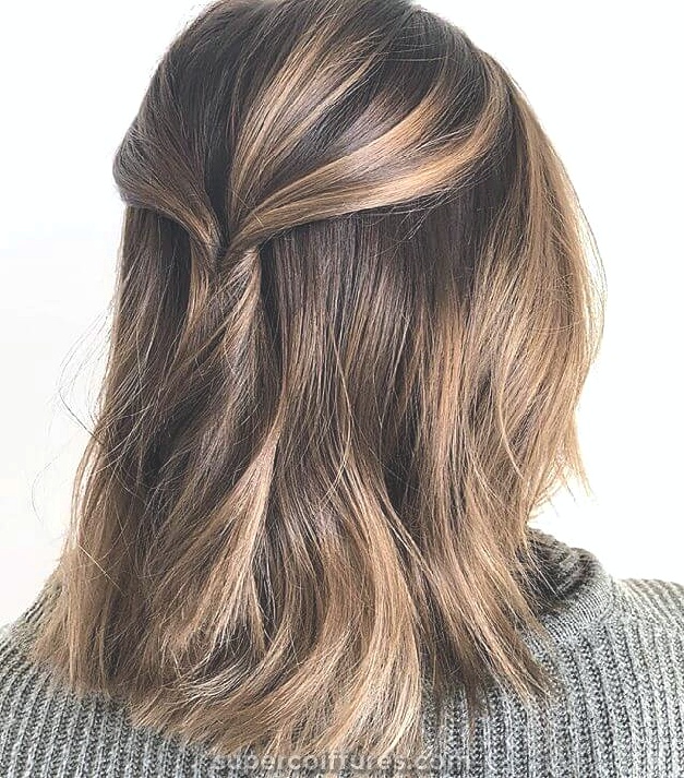 50 cheveux bruns flatteurs avec reflets blonds pour inspirer votre prochaine coiffure