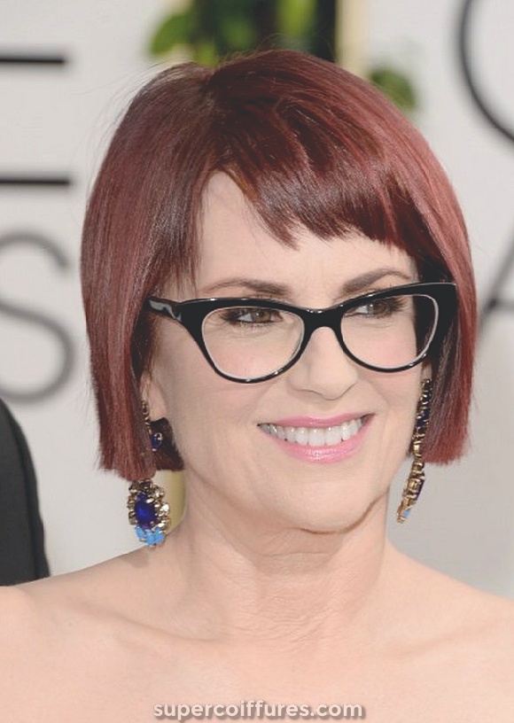 15 coiffures pour les femmes de plus de 50 ans avec des lunettes