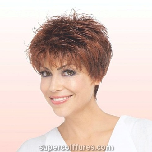 30 coiffures courtes pour les femmes de plus de 50 ans pour un look élégant