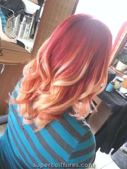 50 idées de couleur de cheveux roux avec des reflets