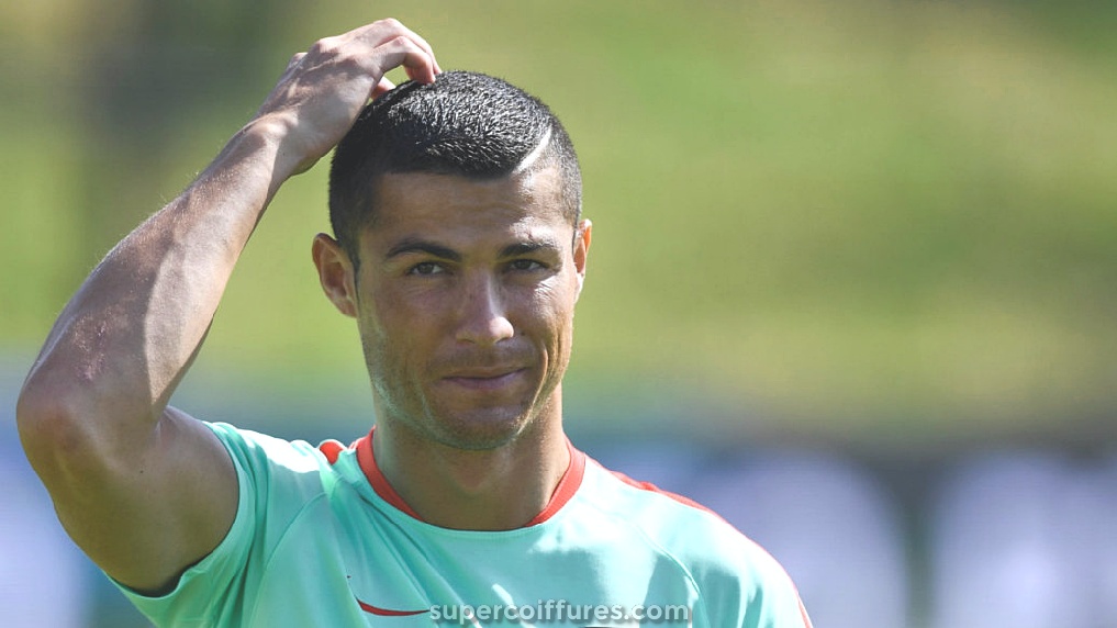 18 idées de coupe de cheveux de Cristiano Ronaldo pour votre inspiration