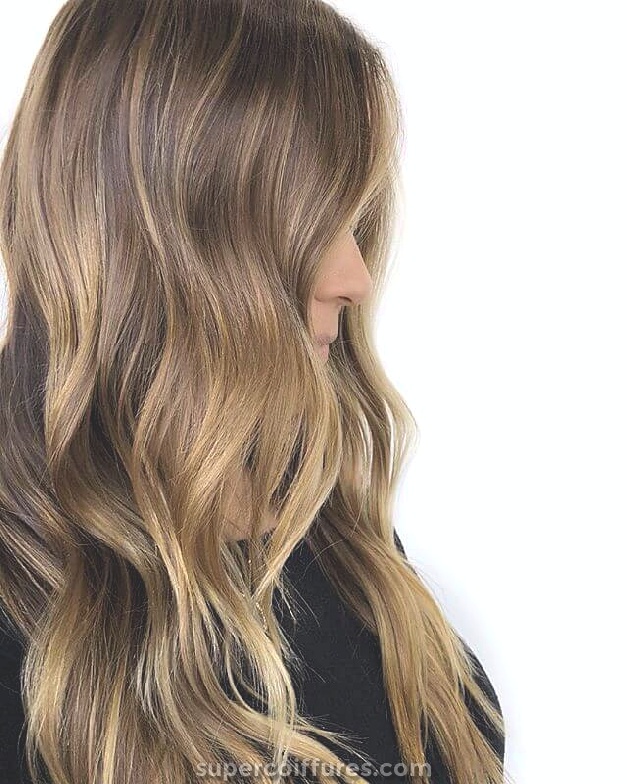 50 cheveux bruns flatteurs avec reflets blonds pour inspirer votre prochaine coiffure