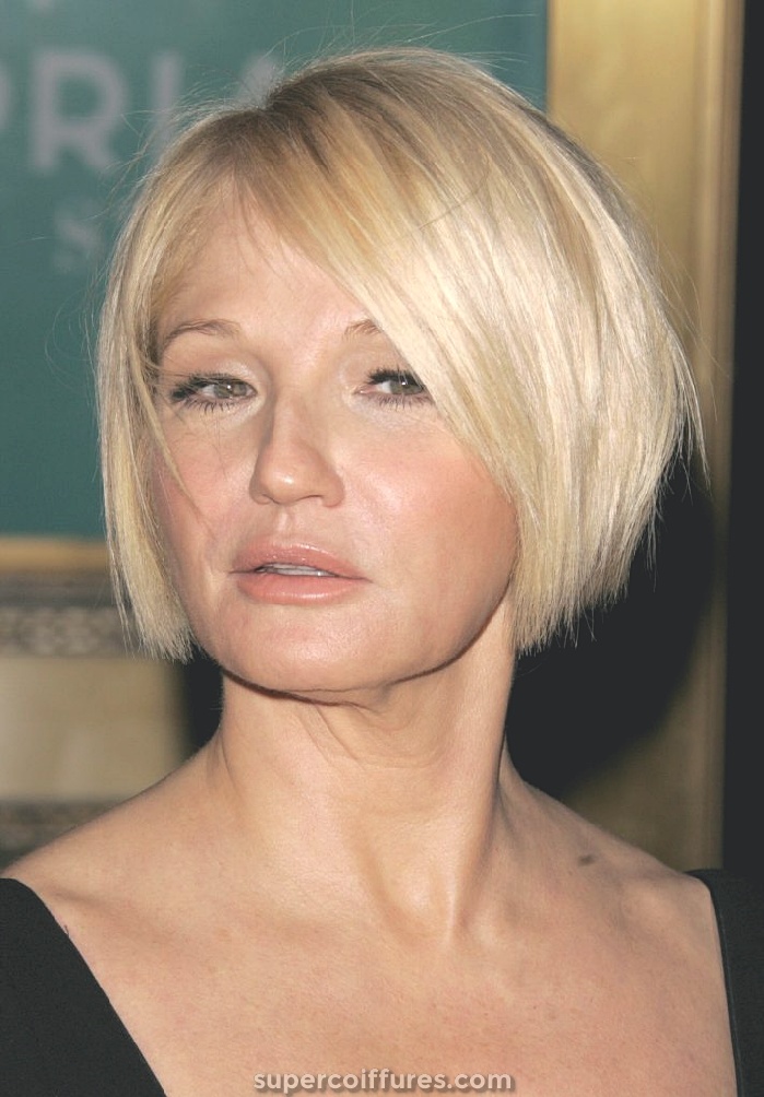 15 coiffures pour les femmes de plus de 50 ans avec des visages ronds