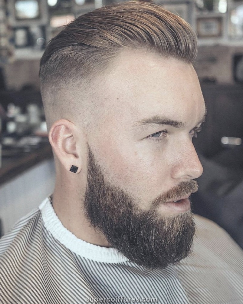 15 coiffures lisses pour hommes les plus attrayantes