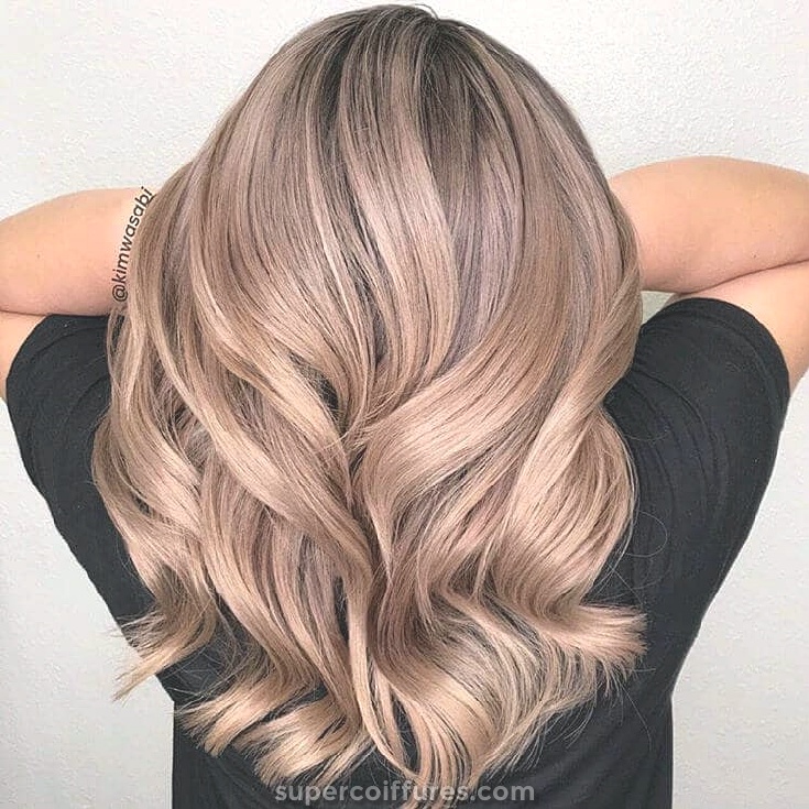 50 couleur de cheveux irrésistible en or rose semble prouver que vous pouvez retirer cette tendance