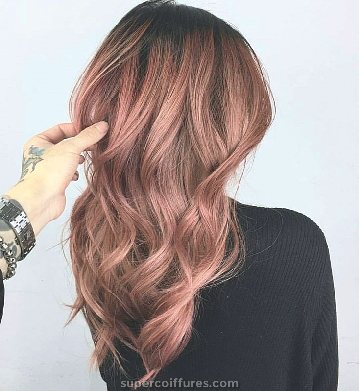 20 idées de couleur de cheveux or rose pour les femmes