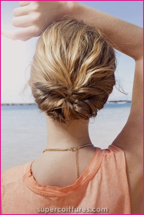 Les coiffures de plage parfaites pour des cheveux bouclés