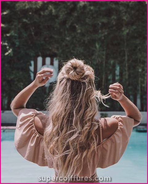 Les coiffures de plage parfaites pour des cheveux bouclés